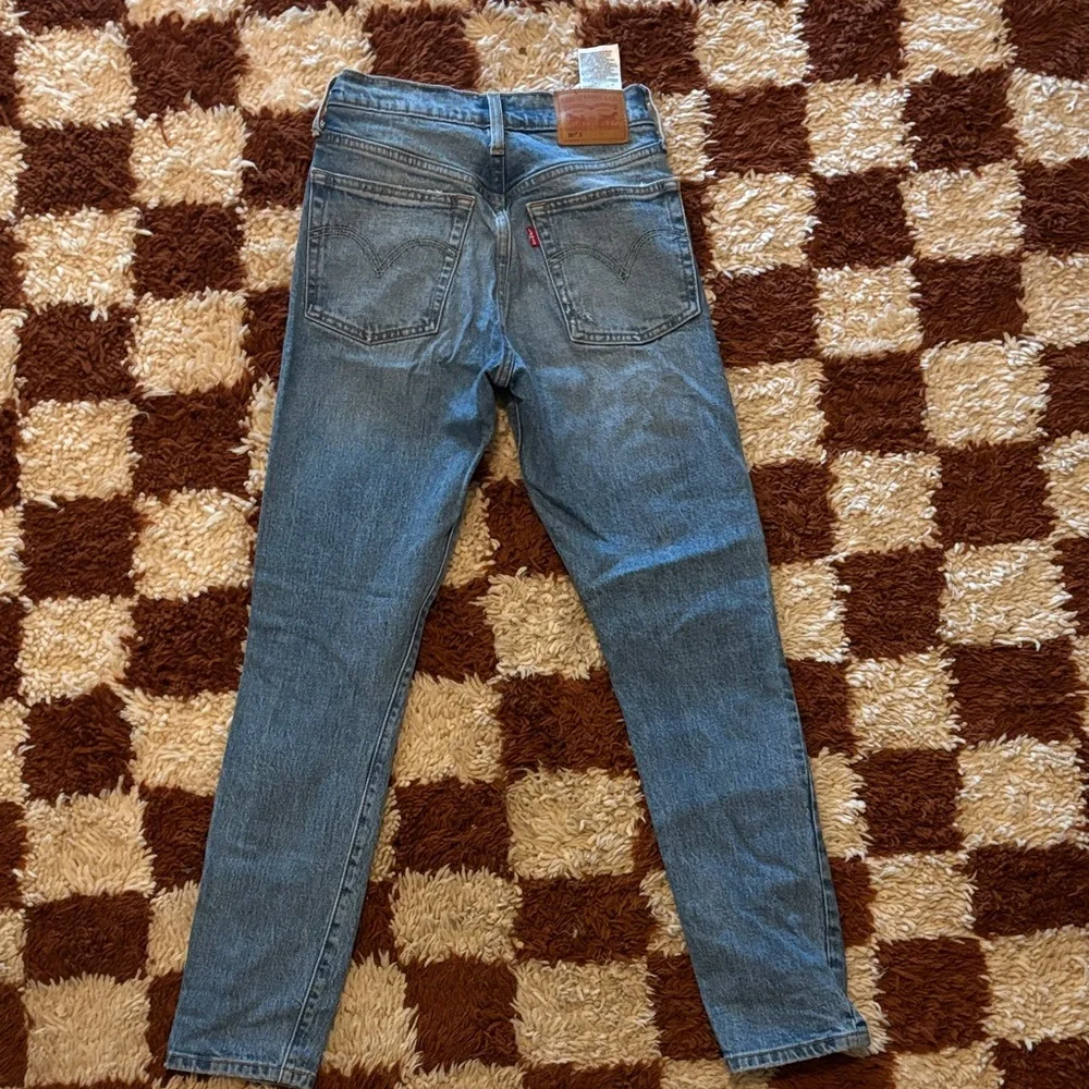 Levi's Women's Skinny Jeans in Faded Blue - Picture 2 of 8